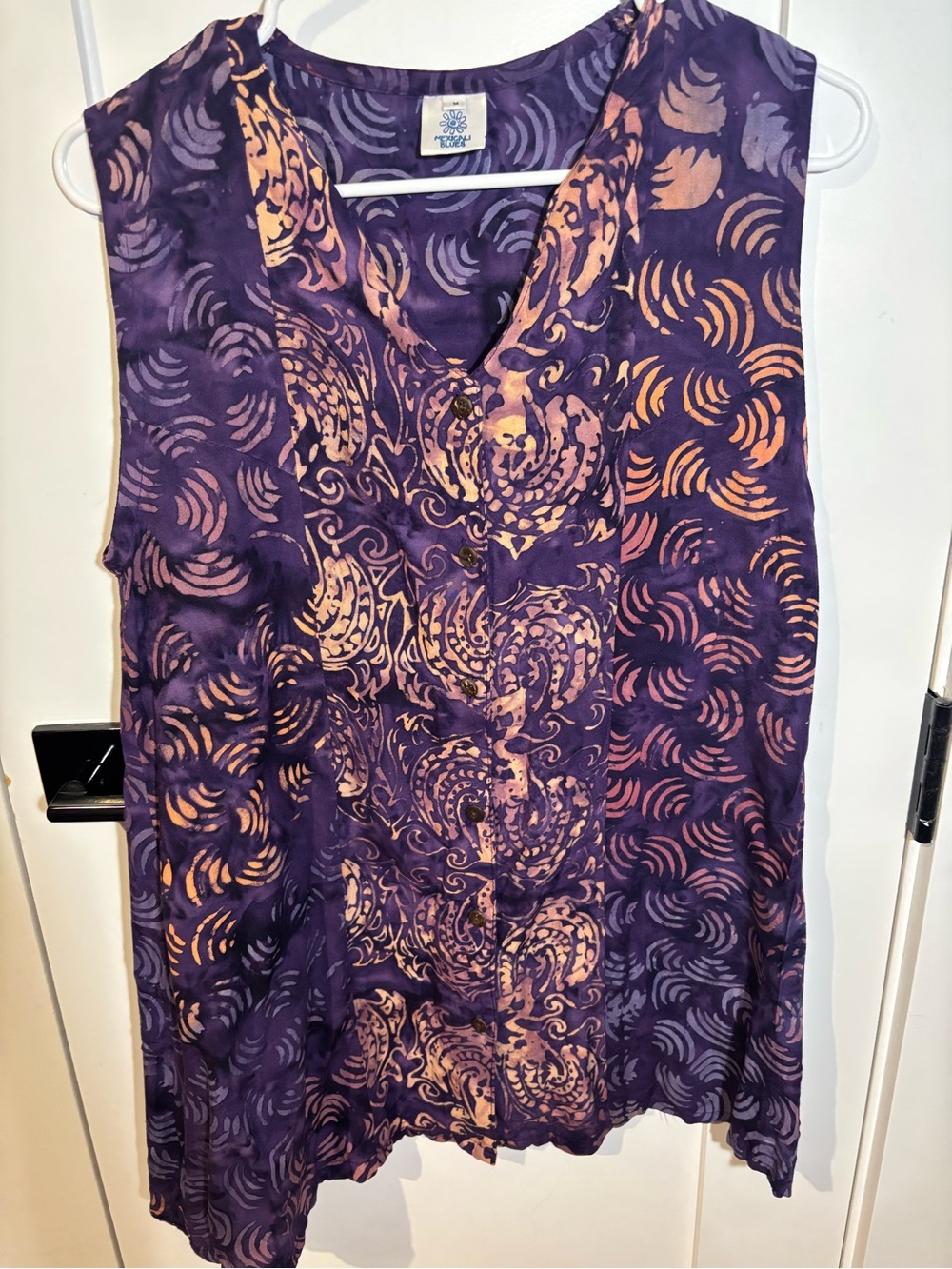 Sleeveless Purple V-Neck Batik-Style Button-Down Shirt